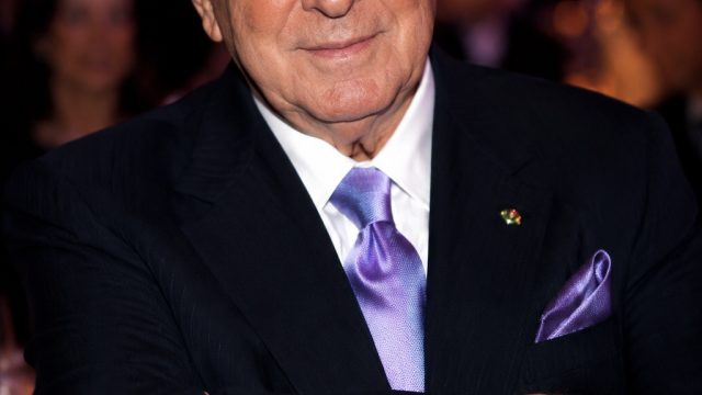 A Tribute to Clive Davis: Music Industry Mourns a Visionary Leader